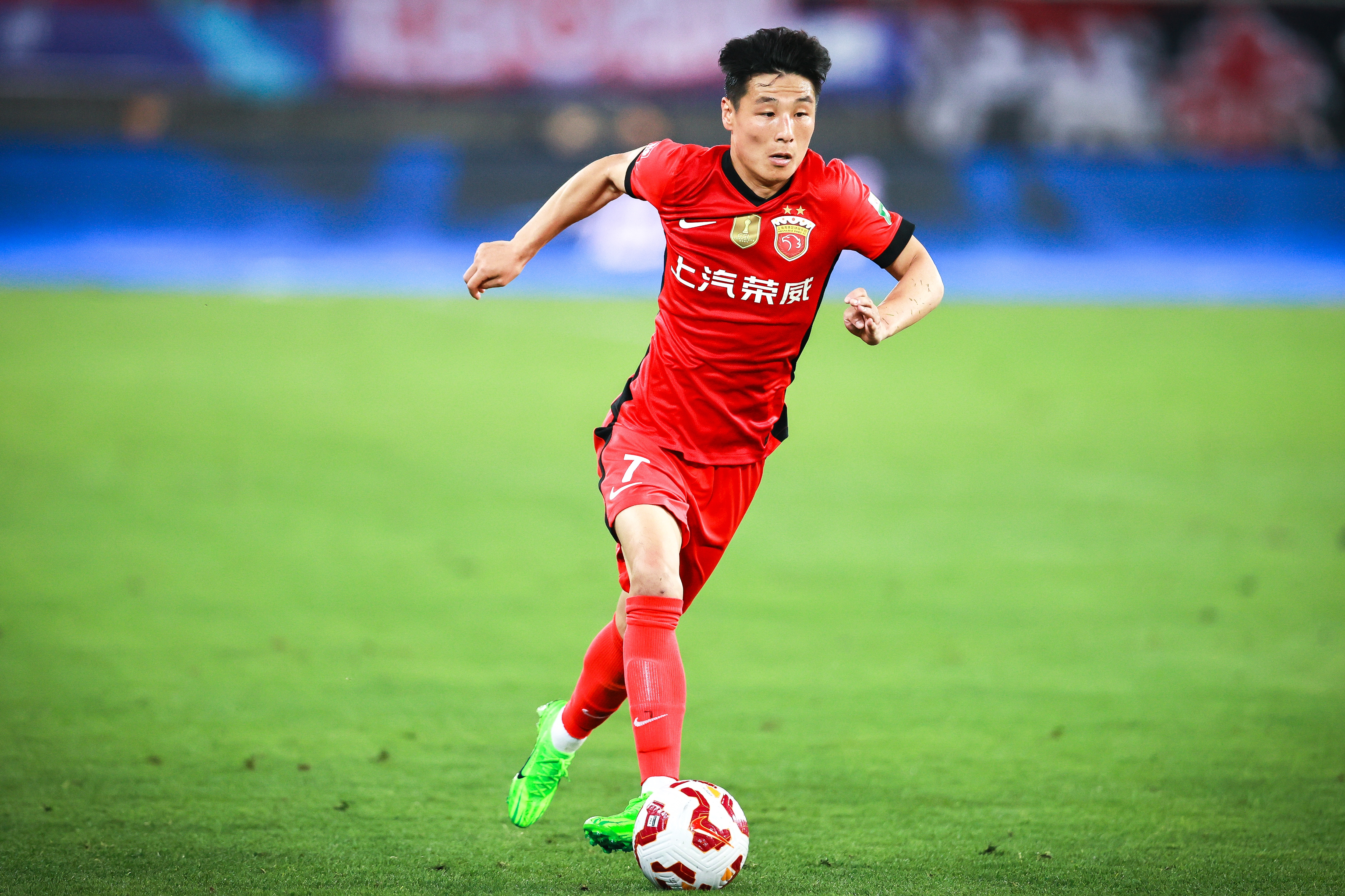 世界杯手机观看-东体：武磊去年6月做了膝盖微骨折手术，欧洲豪门信任的医生主刀